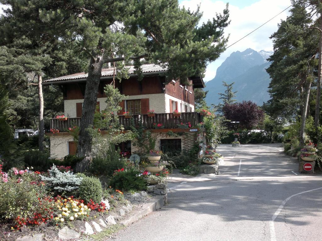 Camping La Cascade Villa Le Bourg-d'Oisans Bagian luar foto