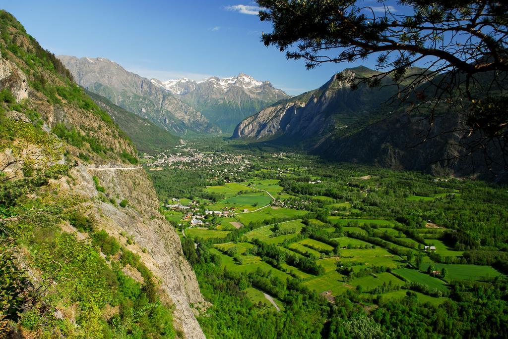 Camping La Cascade Villa Le Bourg-d'Oisans Bagian luar foto