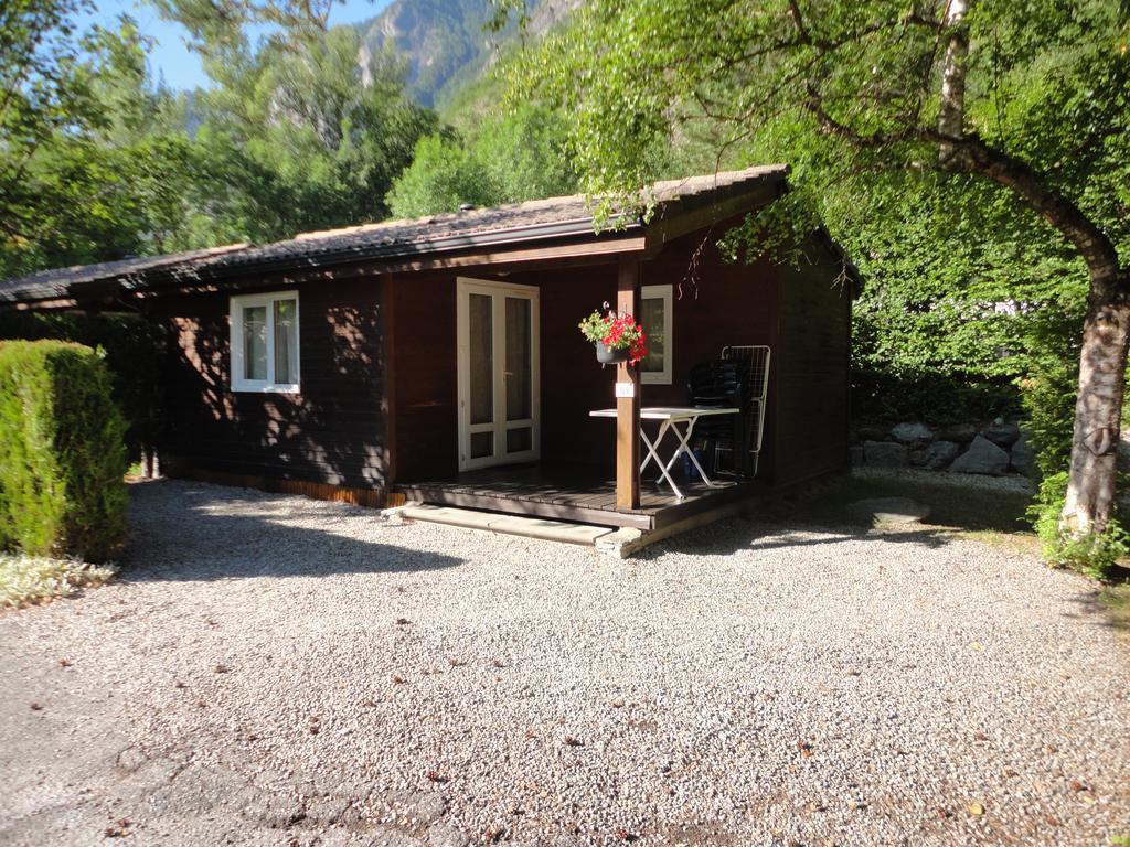 Camping La Cascade Villa Le Bourg-d'Oisans Bagian luar foto